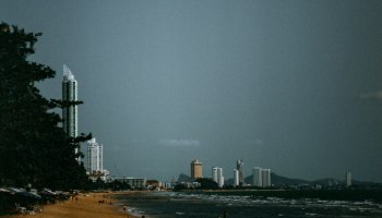 Мазут в Паттайе: Джомтьен снова удивил туристов