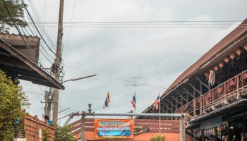 Тайский потоп: отели теряют брони, парк закрылся, а туристы всё равно едут?