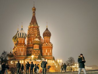 Паспортные страсти: Почему РФ отказывает родителям вписать детей в загранпаспорт?