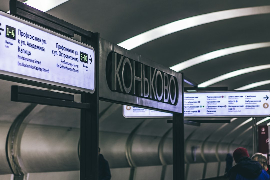 Москва в аэропортовом квесте: сотни рейсов сдвинулись после ночных ограничений