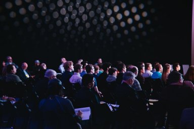 "Сломанные тренды" туризма: почему мы экономим на ужинах, но летим за впечатлениями