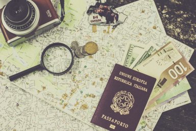Рубль валится — туристы ликуют: почему сейчас самое время рвануть за границу Рубль валится — туристы ликуют: почему сейчас самое время рвануть за границу