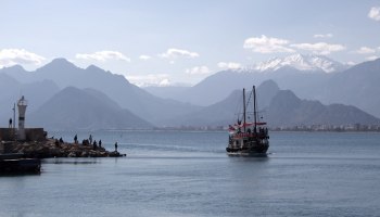 Astoria Grande уходит из Сочи в Анталью: новые маршруты, чартеры и визы