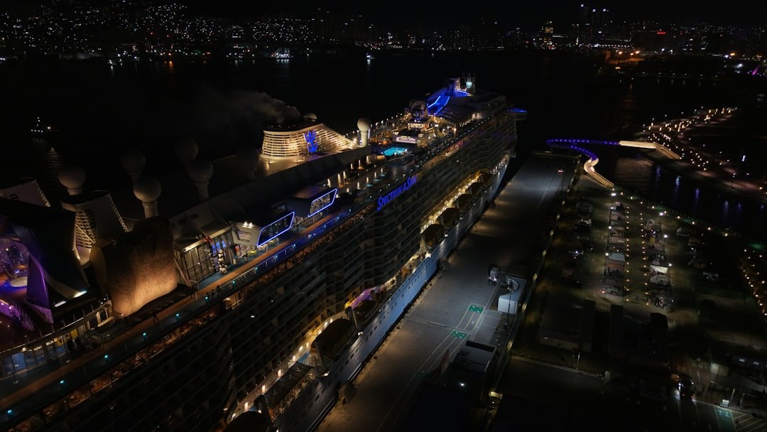 На лайнере Spectrum of the Seas заговорили по-русски: азиатские круизы стали ближе
