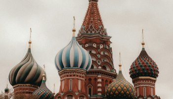 Отдых в России подешевел: Сочи, Москва и Петербург устроили распродажу номеров