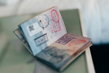 Доллар к 90 ₽: как это изменит планы россиян на поездки в 2025&ndash;2026