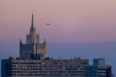 Москва занижает потолок: рейсы становятся дольше из-за новых правил Росавиации