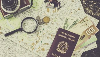 Рубль валится &mdash; туристы ликуют: почему сейчас самое время рвануть за границу