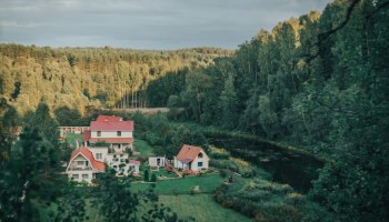 Ленобласть 2026: бассейн стал обязательным, а москвичи едут за загородным вайбом