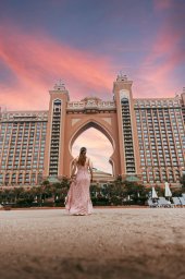 Роскошь по-эмиратски: Travelata запустила туры на Emirates с индивидуальным трансфером и отелями меч