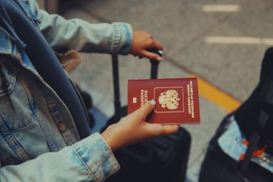 Каждому малышу &mdash; свой загранпаспорт: Госдума меняет правила выезда детей за рубеж