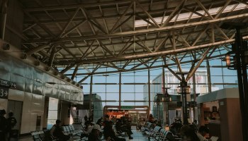 БПЛА устроили хаос в Самаре: туристы застряли в аэропорту на целый день
