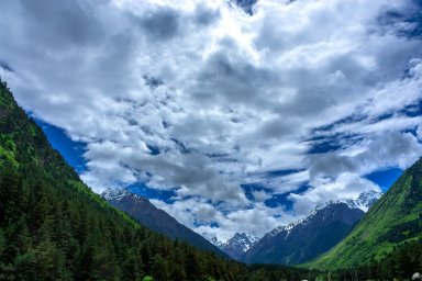 Северная Осетия-2026: горные качели, водопады и свадьба звезды