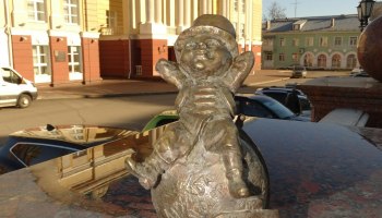 Охота на бронзу: гид по самым очаровательным мини-скульптурам России