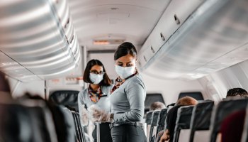 Мошенники на рейсе в Стамбул, штраф за детский отель и проблемы с оплатой туров: дайджест