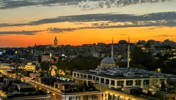 Турецкий вояж Hilton: 5 новых отелей от анталийских пляжей до стамбульских крыш 🌆