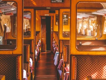 Легендарный Orient Express возвращается: вагоны из 1920‑х, бар в изумруде и старт в 2027